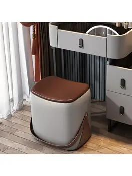 Svetlo luxusný toaletný stolček domov skladovanie malé námestie stolice spálňa jednoduché, čisté červené malé make-up stolice Nordic skladovanie manikúra