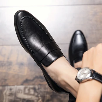 2023 Nové Klasické Mužov Business Kožené Topánky 2023 Retro Luxusné Ukázal Prst Black Bytov Pošmyknúť na Úrad Ležérne Pánske Topánky Non-Slip